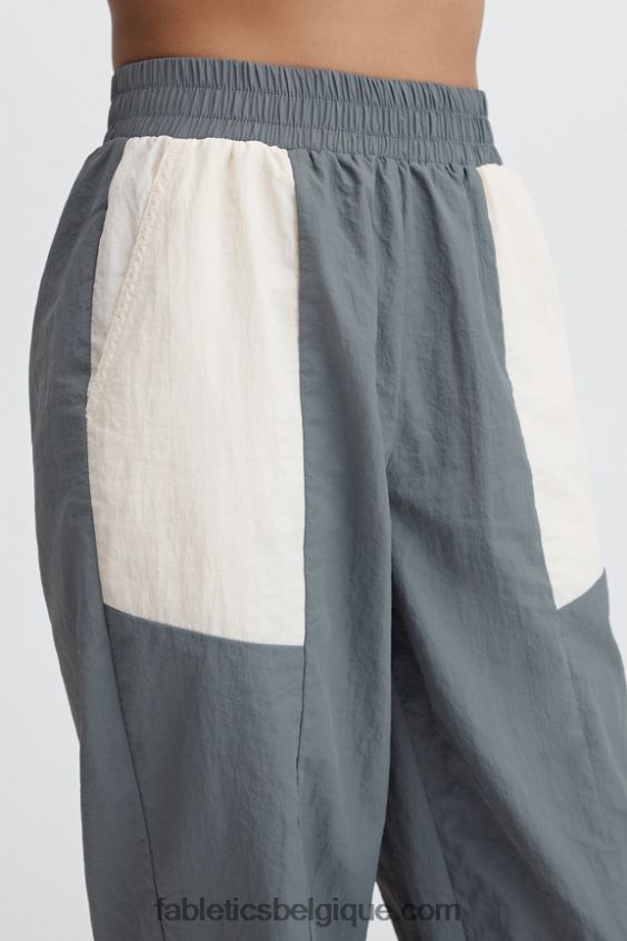 pantalon de survêtement bicolore kickback femmes Fabletics 404P0T127 prune sucrée/pois noirs