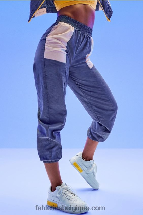 pantalon de survêtement bicolore kickback femmes Fabletics 404P0T127 prune sucrée/pois noirs