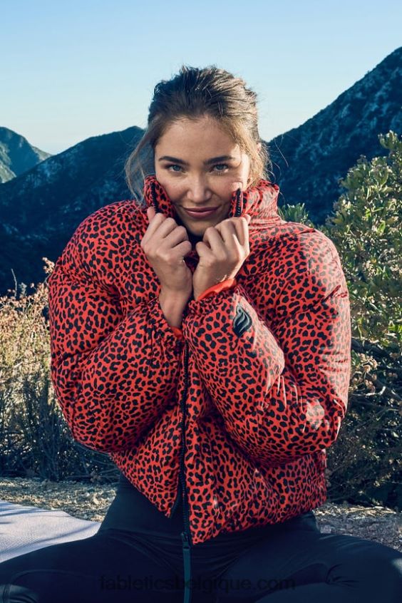 doudoune courte Wander femmes Fabletics 404P0T2773 logo léopard classique/noir cerise électrique